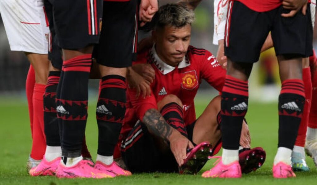 Lisandro Martinez Reflects on Injury-Plagued Season and Manchester United’s Struggles