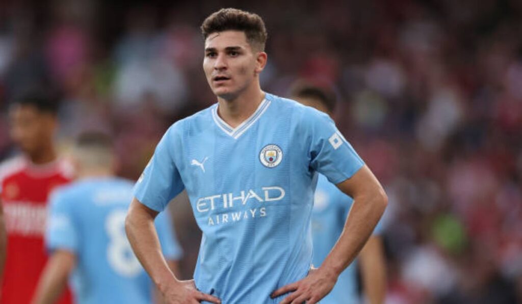 Julian Alvarez to Remain at Manchester City Despite Transfer Interest